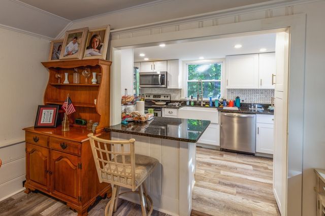 324 Sandwich St, Plymouth, MA 02360