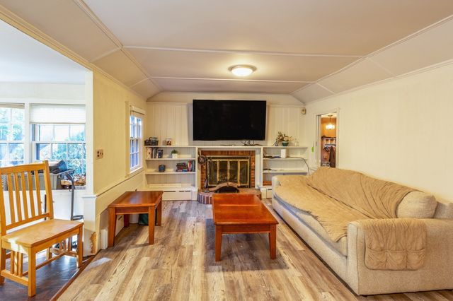 324 Sandwich St, Plymouth, MA 02360