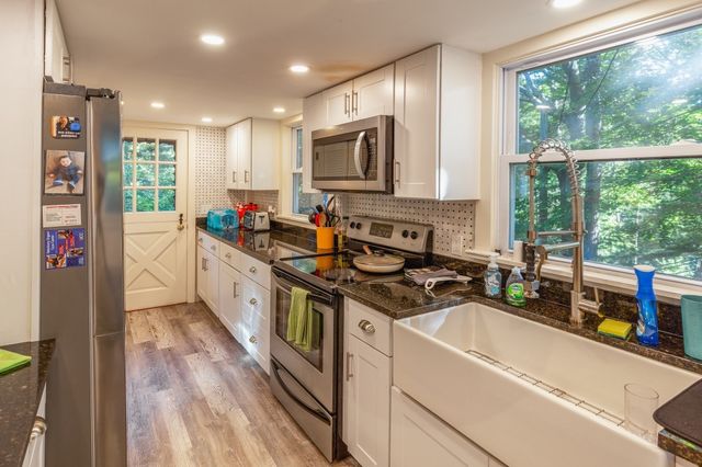 324 Sandwich St, Plymouth, MA 02360