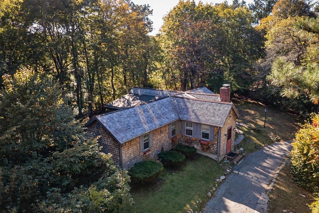 324 Sandwich St, Plymouth, MA 02360