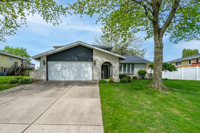 8764 Clark Place, Crown Point, IN 46307