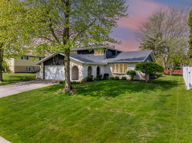 8764 Clark Place, Crown Point, IN 46307