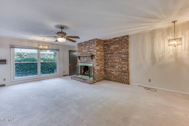 1013 King Richard Boulevard, Johnson City, TN 37604