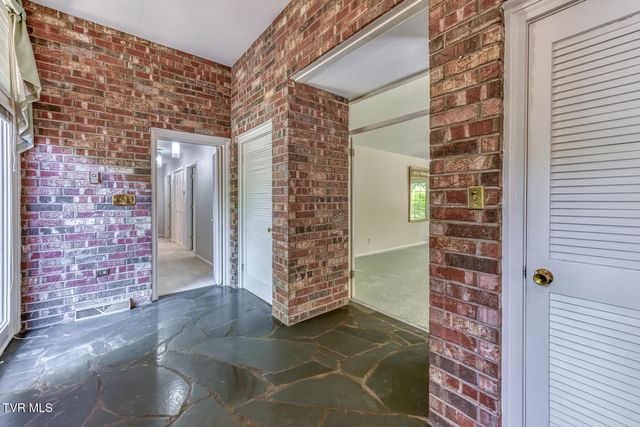 1013 King Richard Boulevard, Johnson City, TN 37604