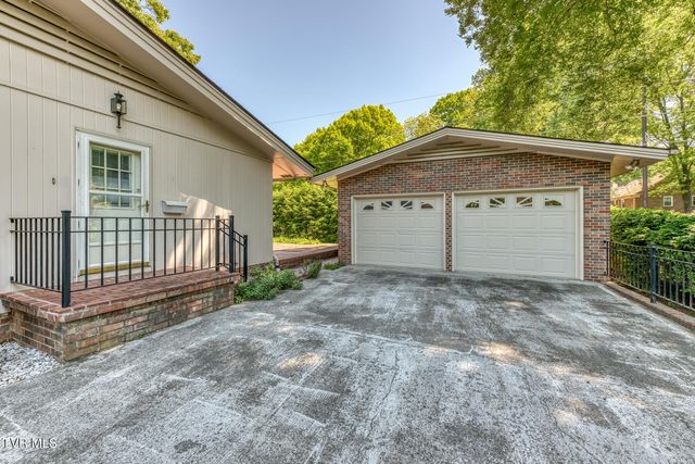 1013 King Richard Boulevard, Johnson City, TN 37604