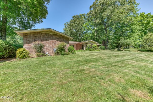 1013 King Richard Boulevard, Johnson City, TN 37604