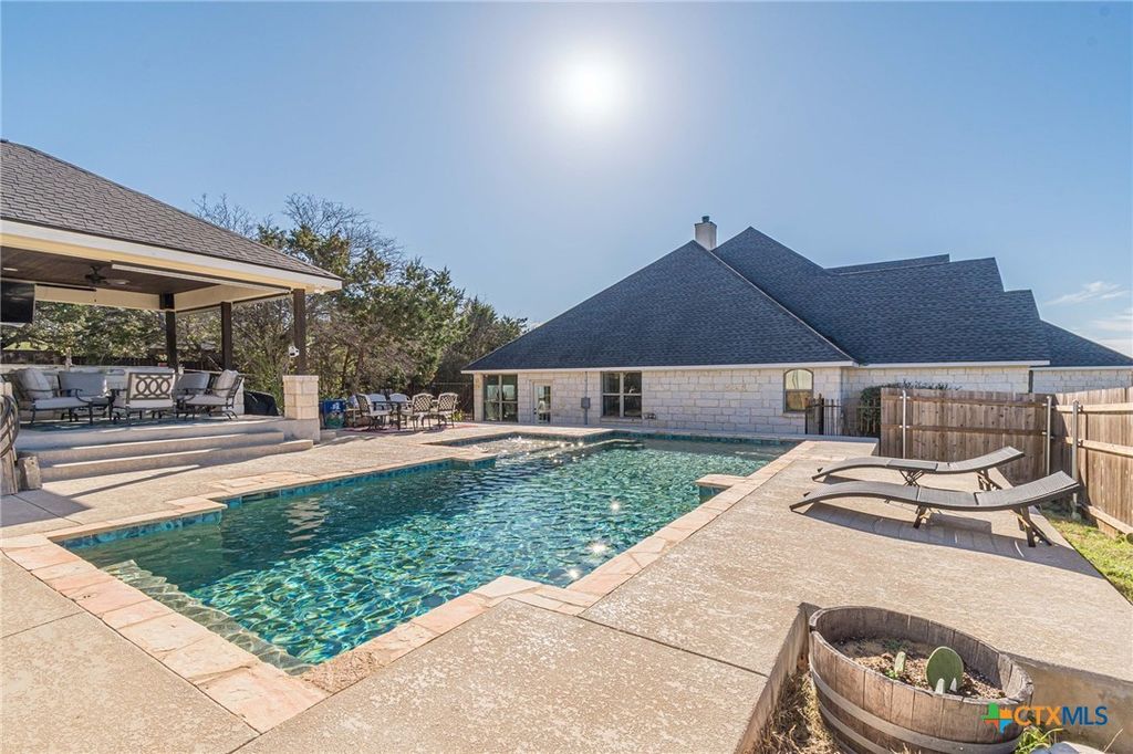 Image 1 of property listing at 105 Windcliff Way, New Braunfels, TX 78132