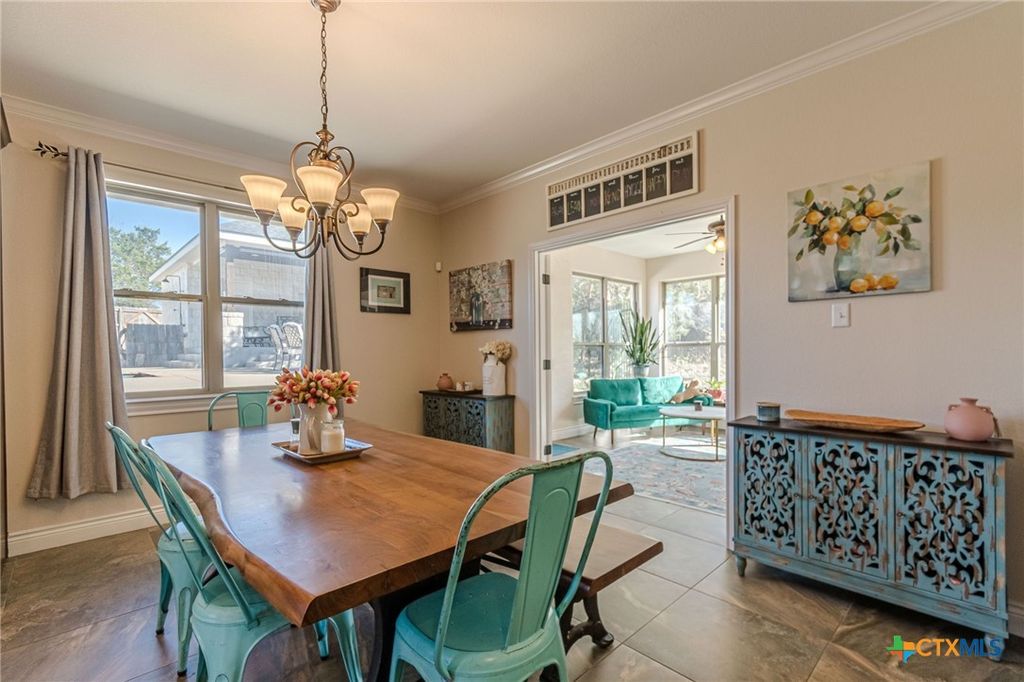 Image 12 of property listing at 105 Windcliff Way, New Braunfels, TX 78132