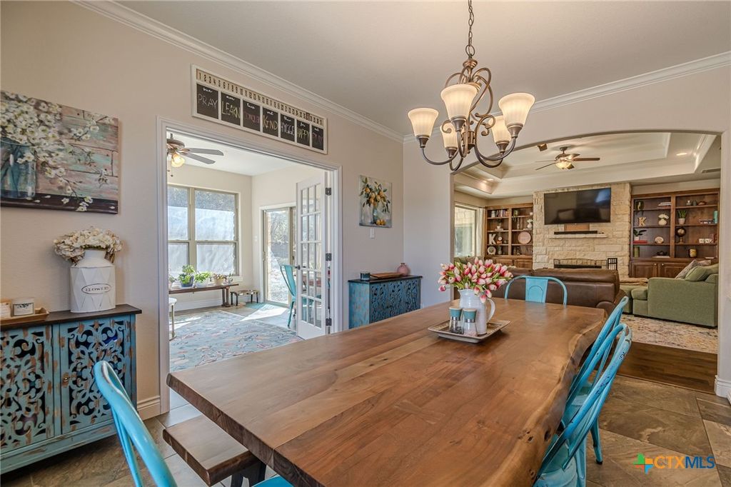 Image 13 of property listing at 105 Windcliff Way, New Braunfels, TX 78132