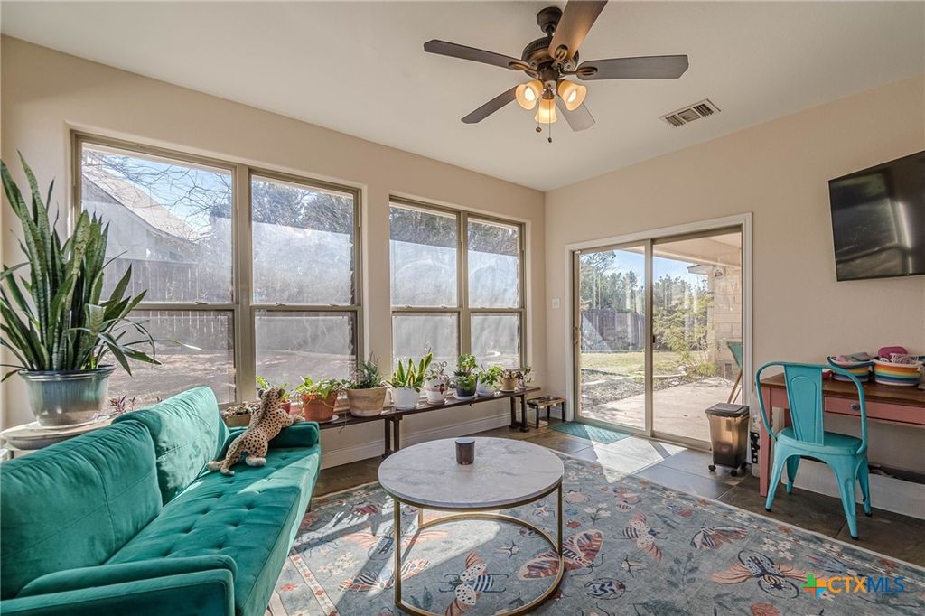 Image 16 of property listing at 105 Windcliff Way, New Braunfels, TX 78132