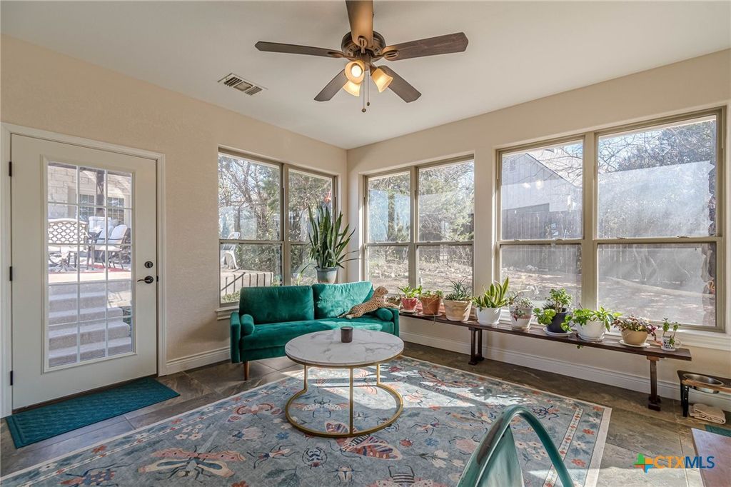 Image 17 of property listing at 105 Windcliff Way, New Braunfels, TX 78132