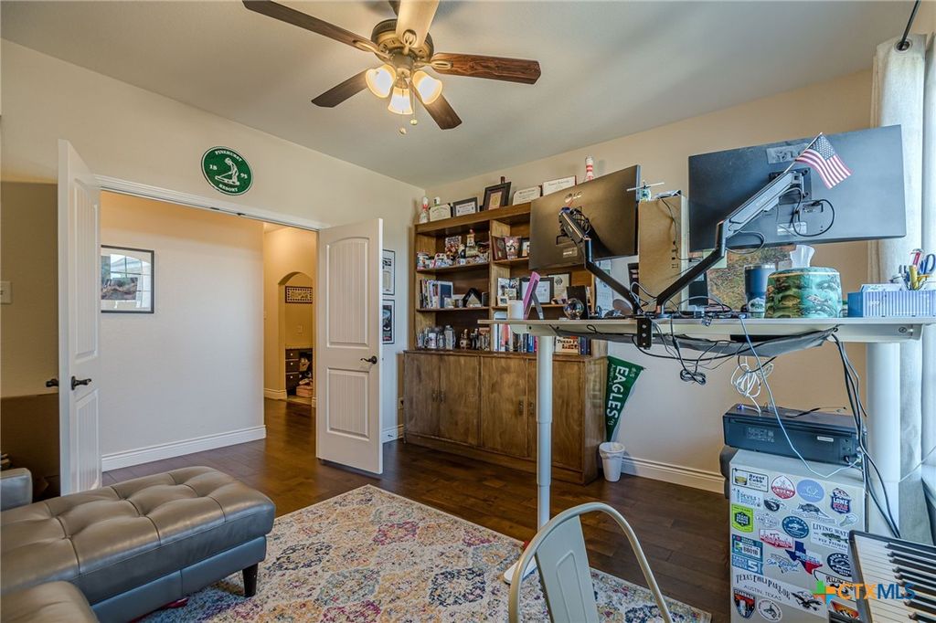 Image 18 of property listing at 105 Windcliff Way, New Braunfels, TX 78132