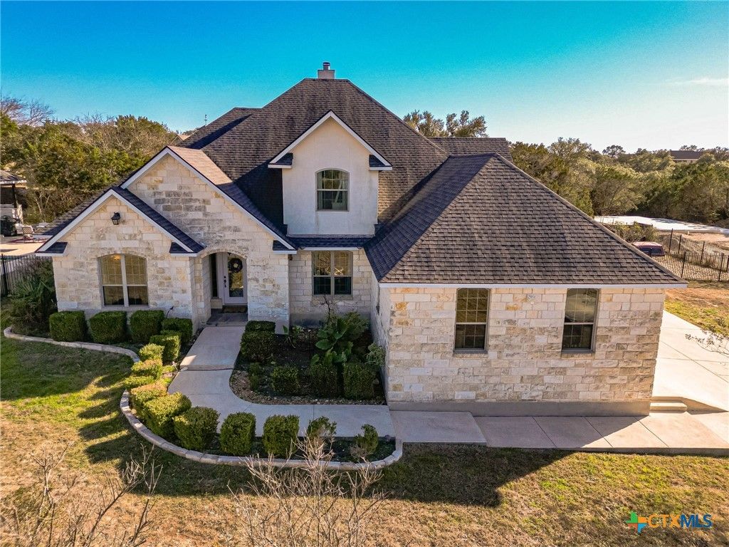Image 2 of property listing at 105 Windcliff Way, New Braunfels, TX 78132