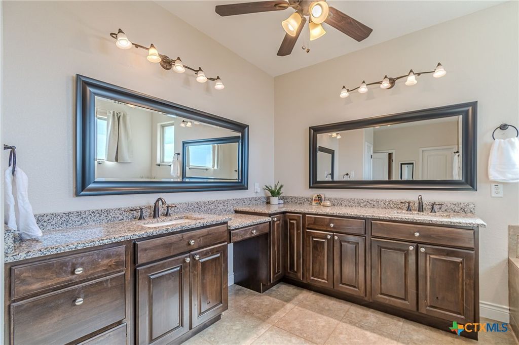 Image 21 of property listing at 105 Windcliff Way, New Braunfels, TX 78132