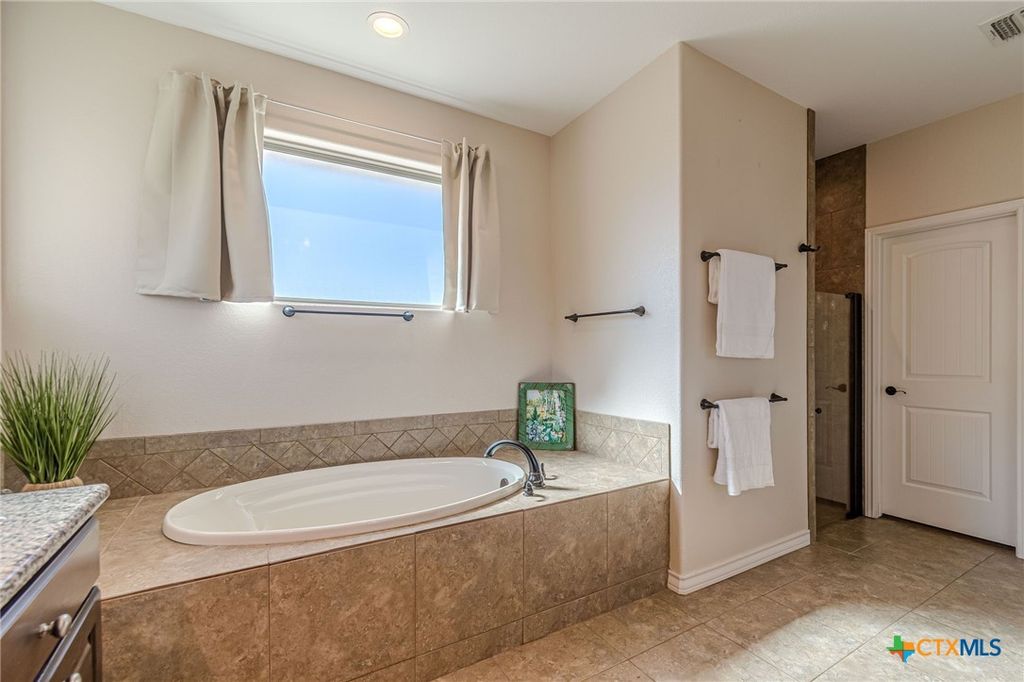 Image 22 of property listing at 105 Windcliff Way, New Braunfels, TX 78132