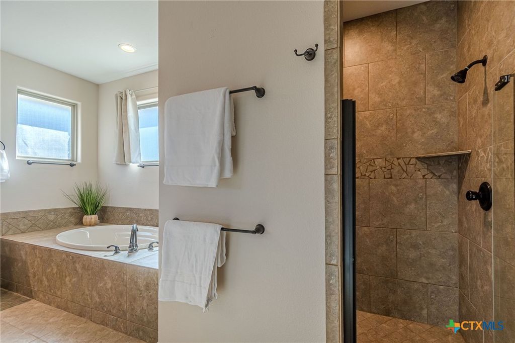 Image 23 of property listing at 105 Windcliff Way, New Braunfels, TX 78132