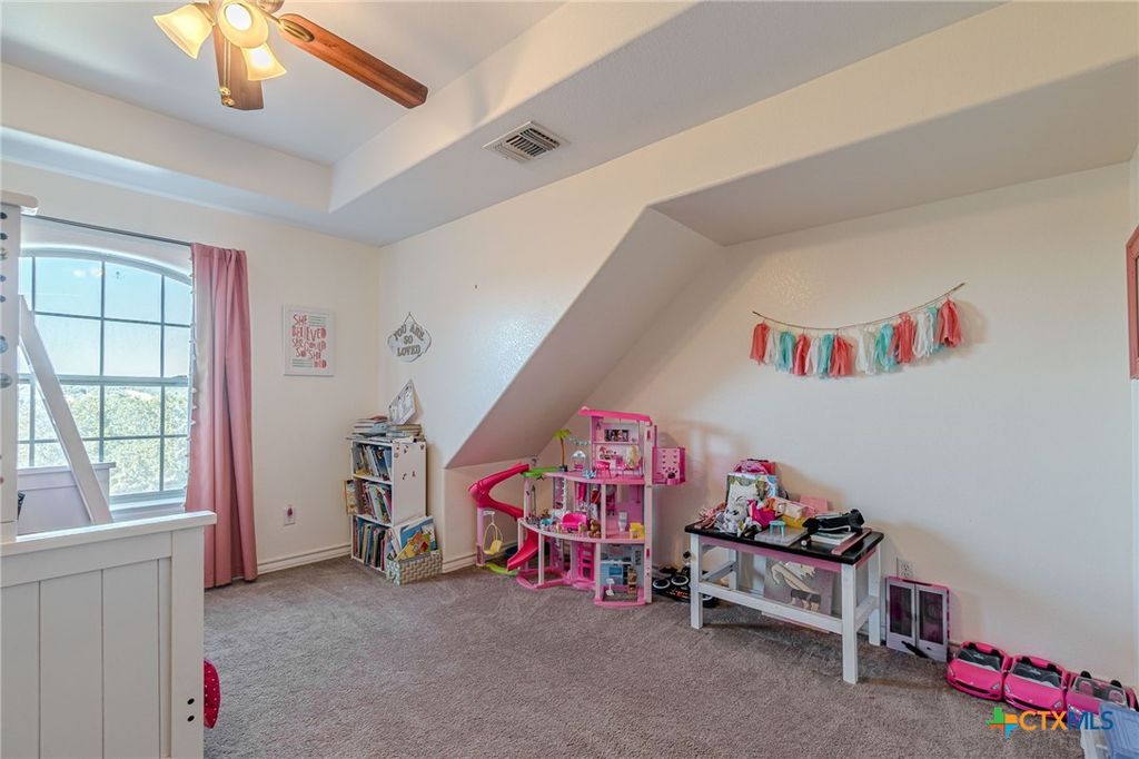 Image 24 of property listing at 105 Windcliff Way, New Braunfels, TX 78132