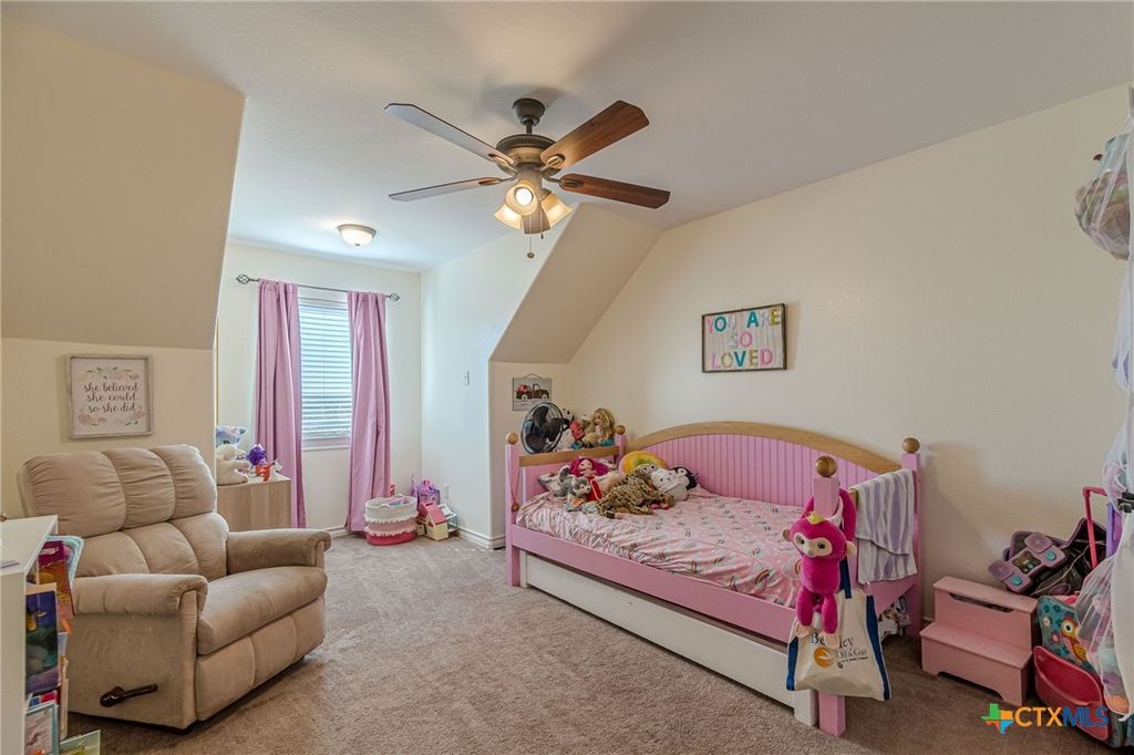 Image 26 of property listing at 105 Windcliff Way, New Braunfels, TX 78132