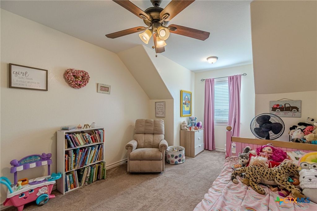 Image 27 of property listing at 105 Windcliff Way, New Braunfels, TX 78132