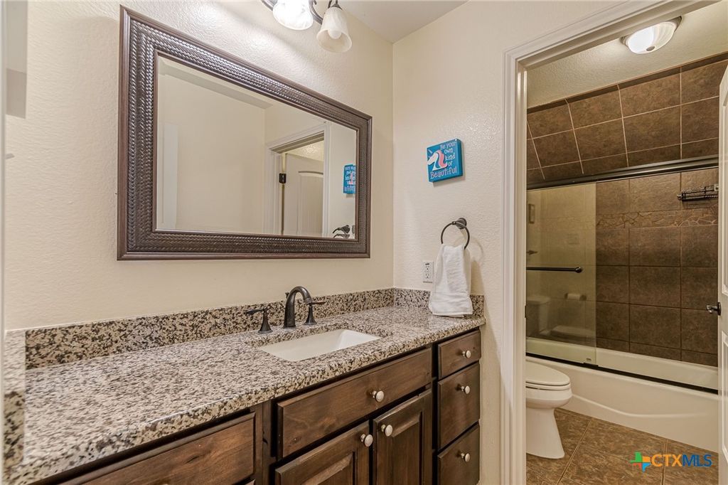 Image 29 of property listing at 105 Windcliff Way, New Braunfels, TX 78132