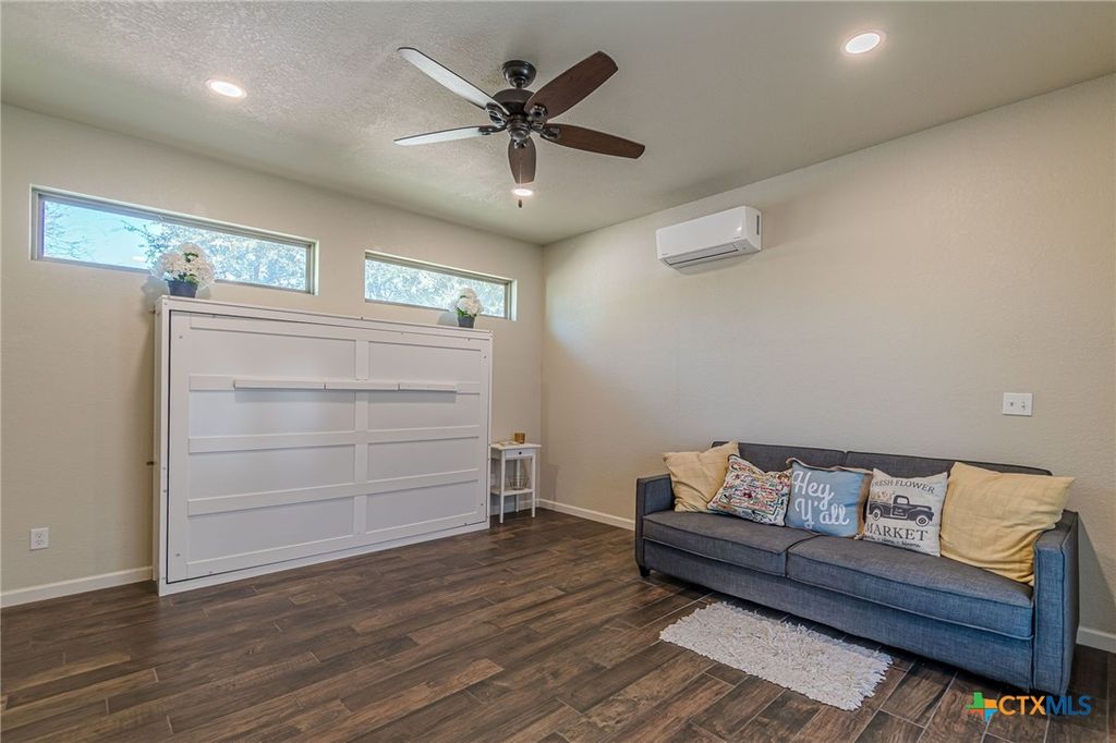 Image 30 of property listing at 105 Windcliff Way, New Braunfels, TX 78132