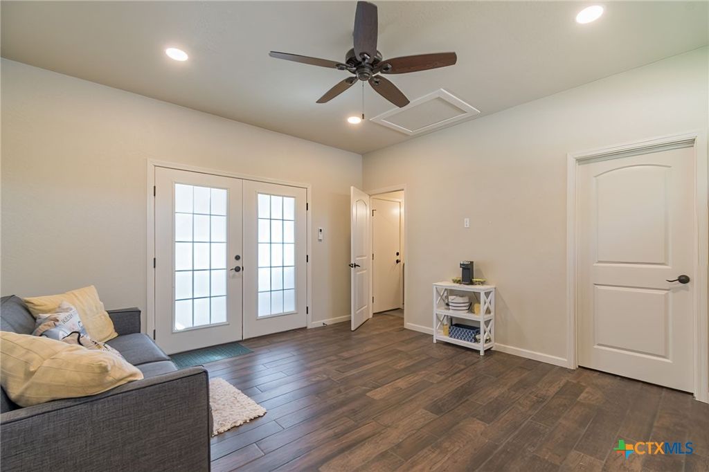 Image 31 of property listing at 105 Windcliff Way, New Braunfels, TX 78132