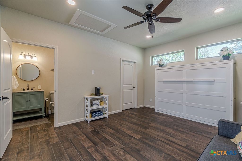 Image 32 of property listing at 105 Windcliff Way, New Braunfels, TX 78132