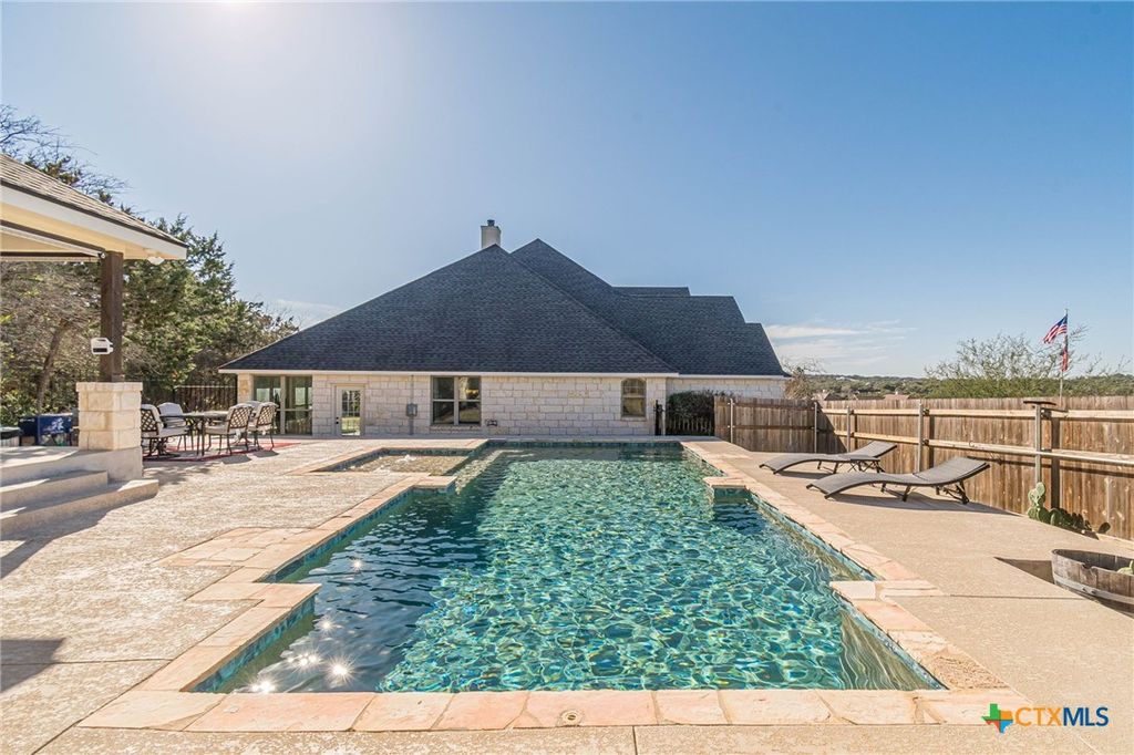 Image 36 of property listing at 105 Windcliff Way, New Braunfels, TX 78132