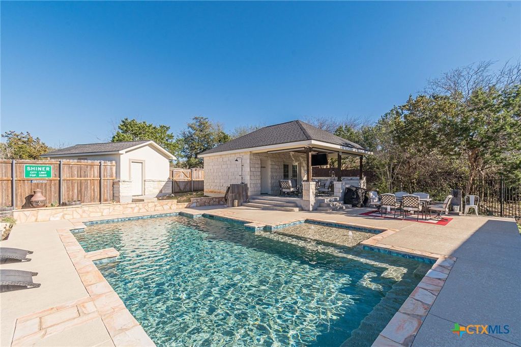 Image 37 of property listing at 105 Windcliff Way, New Braunfels, TX 78132