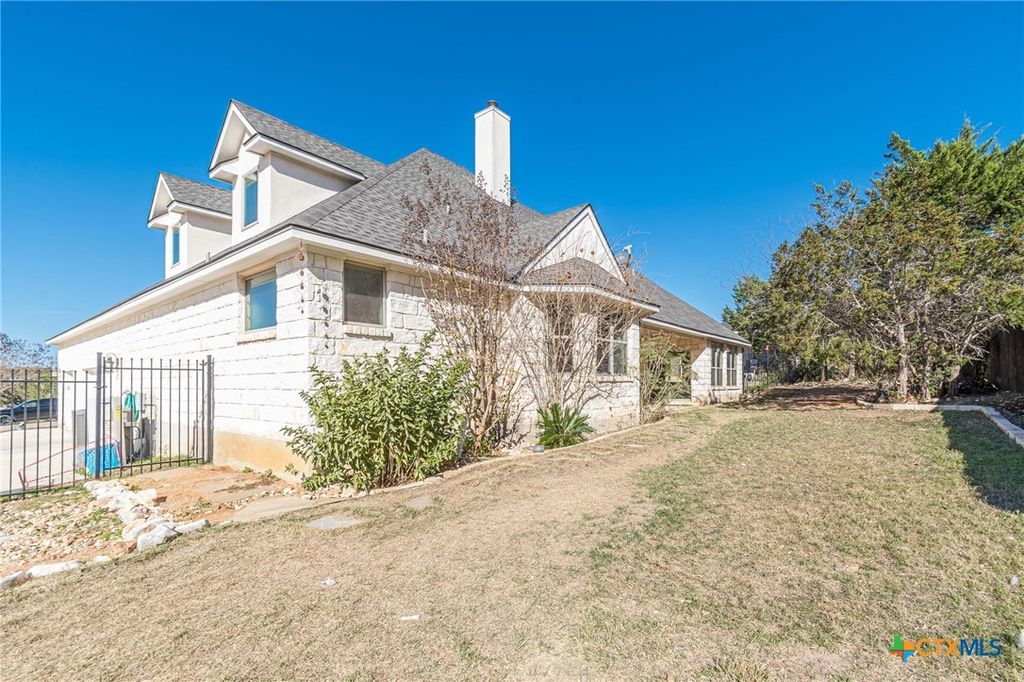 Image 38 of property listing at 105 Windcliff Way, New Braunfels, TX 78132