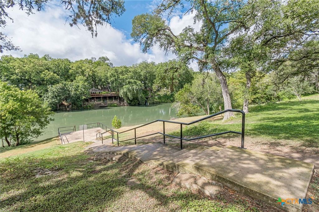 Image 43 of property listing at 105 Windcliff Way, New Braunfels, TX 78132