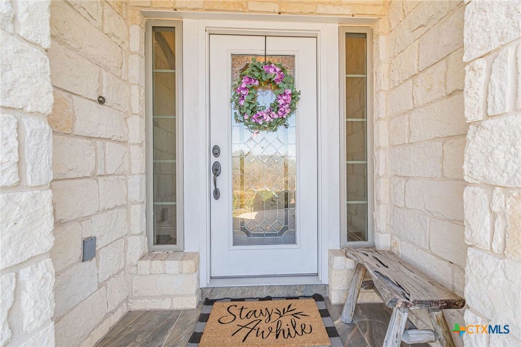 Image 6 of property listing at 105 Windcliff Way, New Braunfels, TX 78132