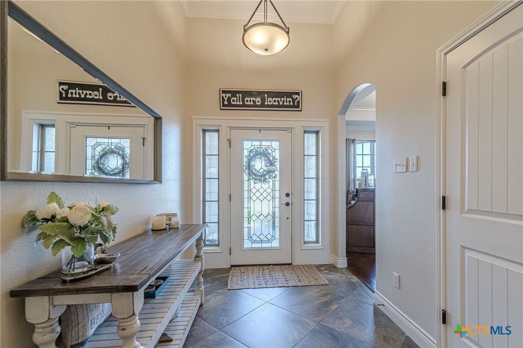 Image 7 of property listing at 105 Windcliff Way, New Braunfels, TX 78132