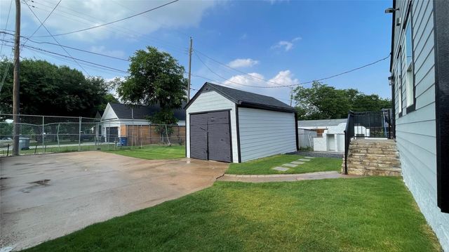 2931 Ivandell Avenue, Dallas, TX 75211