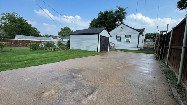 2931 Ivandell Avenue, Dallas, TX 75211