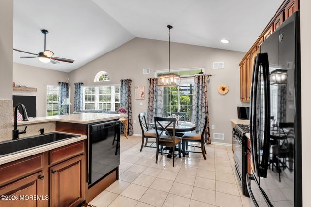 14 Vecchio Road, Manchester, NJ 08759
