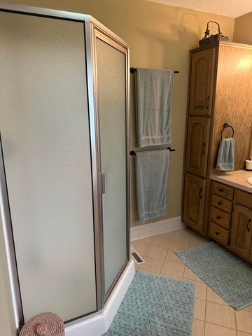 1889 JENNINGS Avenue, Council Bluffs, IA 51503