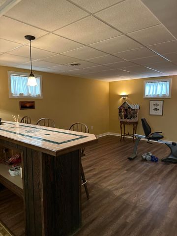 1889 JENNINGS Avenue, Council Bluffs, IA 51503