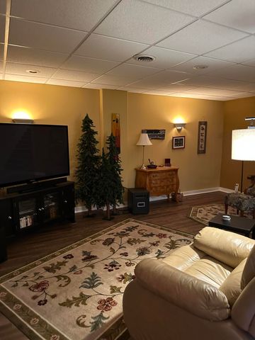1889 JENNINGS Avenue, Council Bluffs, IA 51503