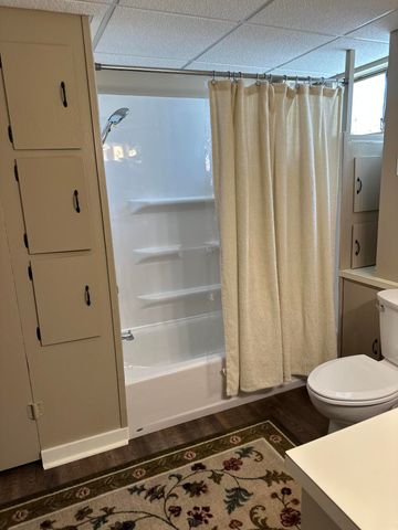 1889 JENNINGS Avenue, Council Bluffs, IA 51503