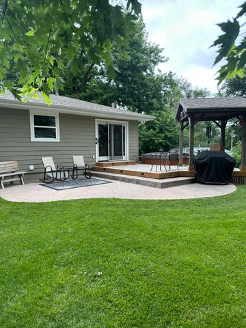 1889 JENNINGS Avenue, Council Bluffs, IA 51503