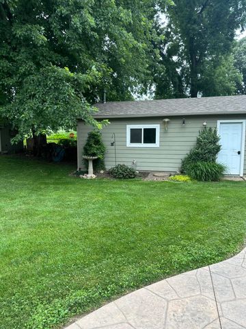 1889 JENNINGS Avenue, Council Bluffs, IA 51503