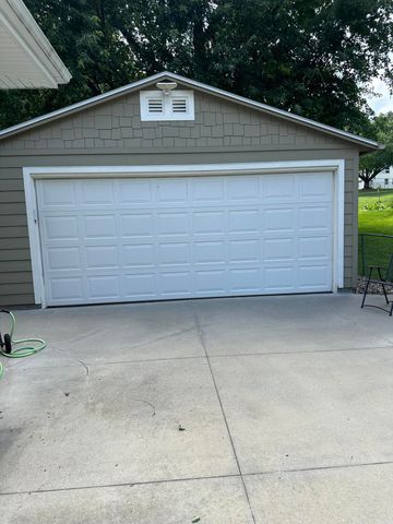 1889 JENNINGS Avenue, Council Bluffs, IA 51503