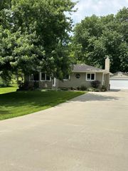 1889 JENNINGS Avenue, Council Bluffs, IA 51503