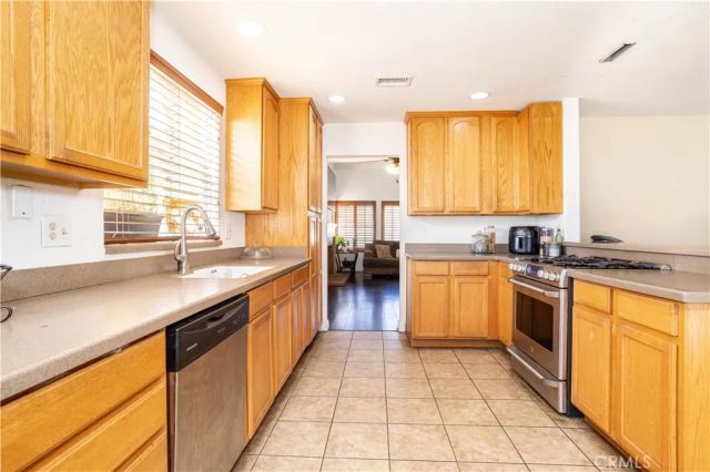 37422 cambridge Lane, Palmdale, CA 93550