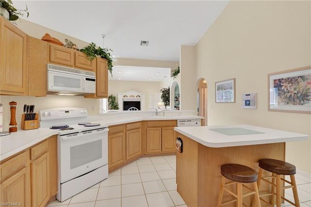 6687 Huntley LN S, Naples, FL 34104