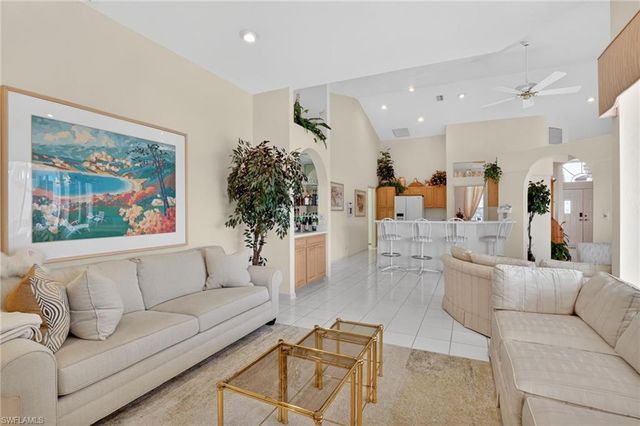 6687 Huntley LN S, Naples, FL 34104