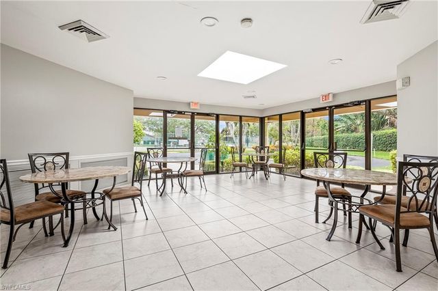 6687 Huntley LN S, Naples, FL 34104