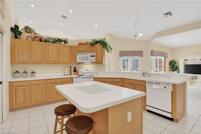 6687 Huntley LN S, Naples, FL 34104