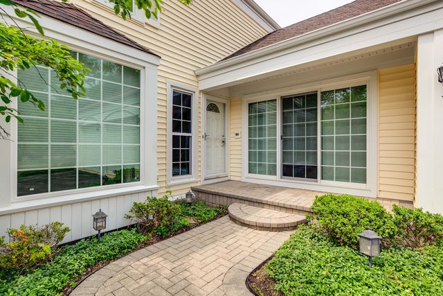 9 Court of Lagoon View, Northbrook, IL 60062